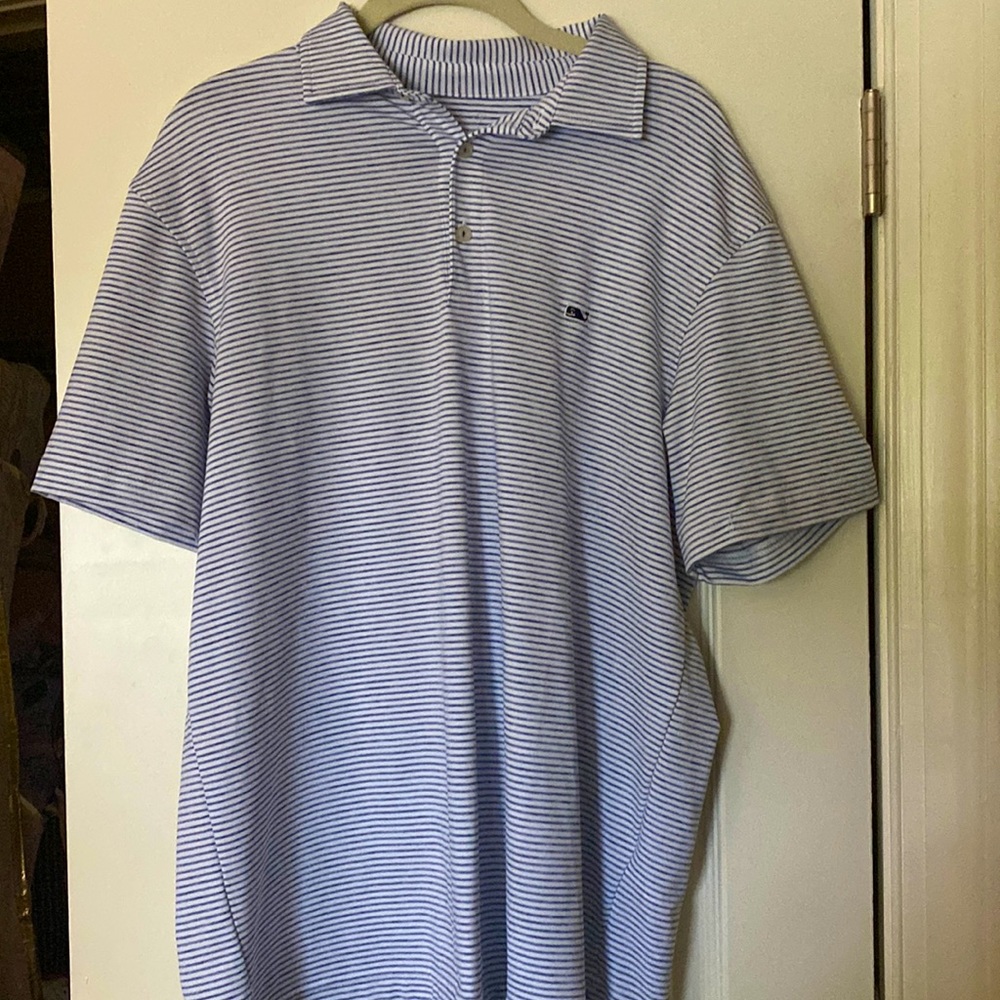 Vineyard Vines blue white stripped shirt great condition. Size medium